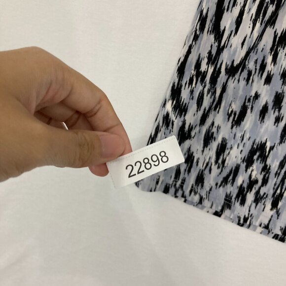 Anne Klein size XL Black Gray Abstract Sleeveless Stretch Knit Blouse Comfy - Picture 3 of 10